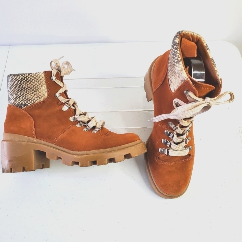 Dolce Vita Rubi Hiker Boot Size 8 Suede Snake Print Accent Chunky Y2K Lug Sole